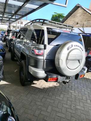 Toyota FJ cruiser grey image 1