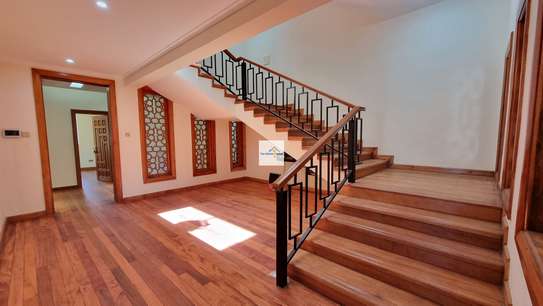 6 Bed House with En Suite in Runda image 5
