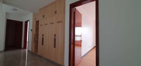 4 Bed Apartment with En Suite in General Mathenge image 10