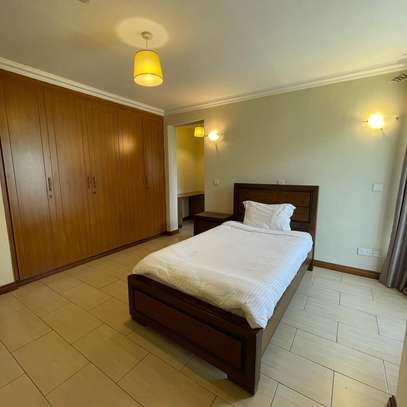 5 Bed Villa with En Suite at Tala Rd image 8