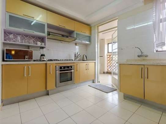 Serviced 3 Bed Apartment with En Suite in Kilimani image 14