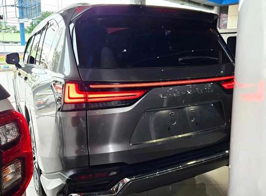 Lexus LX600 Grey 2024 image 11