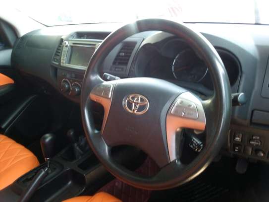 Toyota Hilux Double cabin image 5