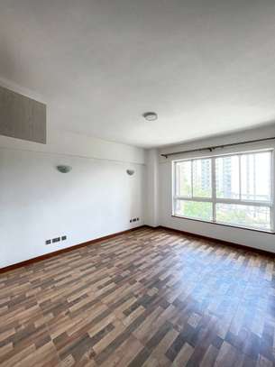 4 Bed Apartment with En Suite in Riverside image 11