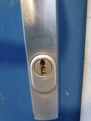 Emergency locksmith services-Certified commercial and residential services image 6
