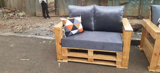 2 seater pallet sofa+ottoman/legrest image 3