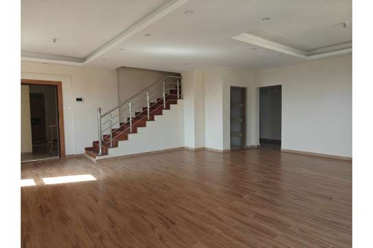 5 Bed Apartment with En Suite in Parklands image 1