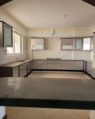 Serviced 4 Bed Apartment with En Suite in Nyali Area image 12