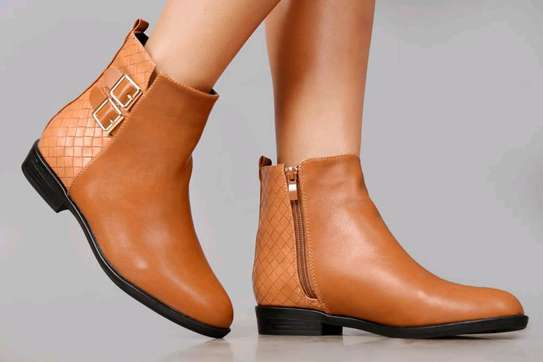 Pretty ankle boots image 3