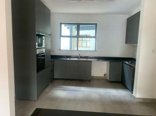 4 Bed Apartment with En Suite in Rosslyn image 25
