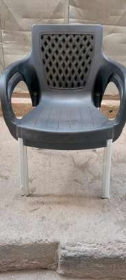 Plastic chair with metallic tubing legs. image 2