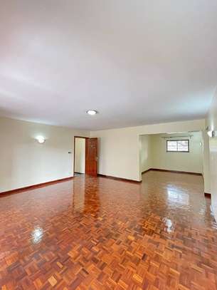 3 Bed Apartment with En Suite in Kilimani image 5
