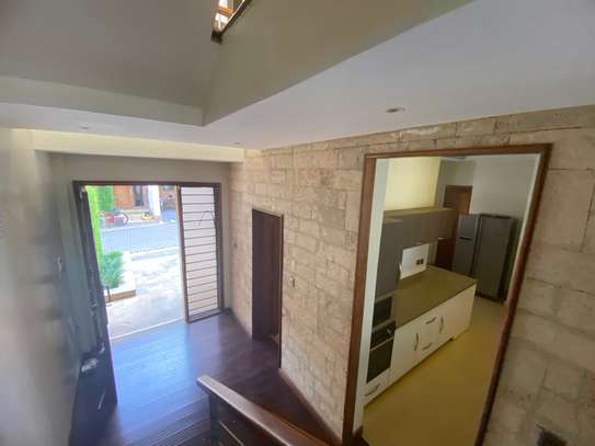 4 Bed Townhouse with En Suite in Kileleshwa image 11