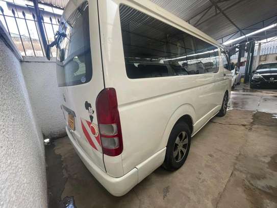 Toyota hiace 9l image 6