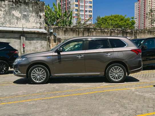 Mitsubishi outlander PHEV Gold 2018 image 4