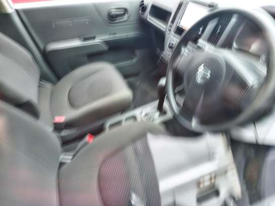 Nissan Advan expert pearl image 9