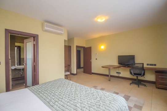 Serviced 2 Bed Apartment with En Suite at Ojijo Road image 13