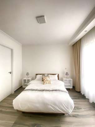 Serviced 1 Bed Apartment with En Suite in Brookside image 8