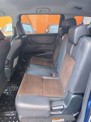 Toyota sienta hybrid image 3