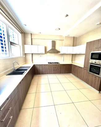 4 Bed Apartment with En Suite in General Mathenge image 1