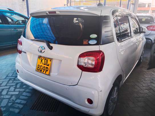 Toyota passo white used on sale image 4