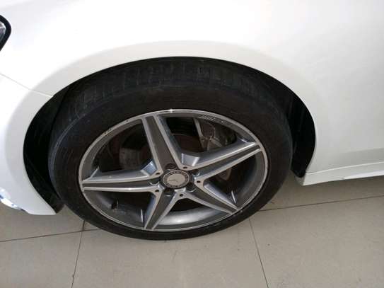 Mercedes Benz C200 image 8