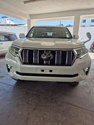 Toyota land Cruiser Prado image 1