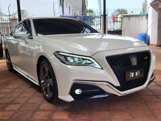 Toyota crown Rs image 4