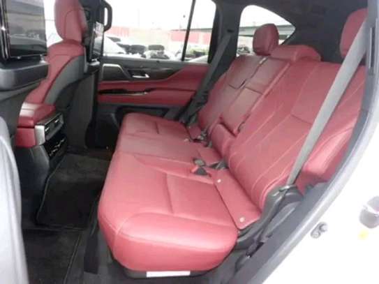 2025 Lexus LX 700h image 8