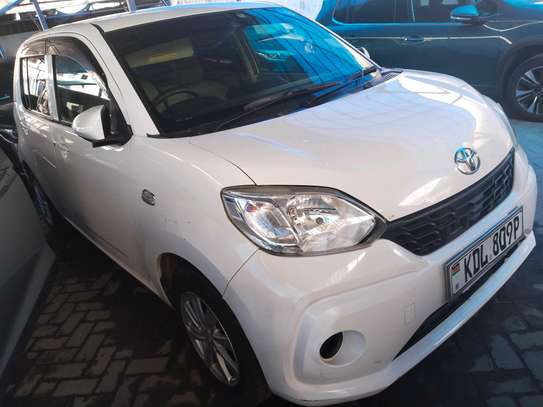 Toyota passo white used on sale image 1