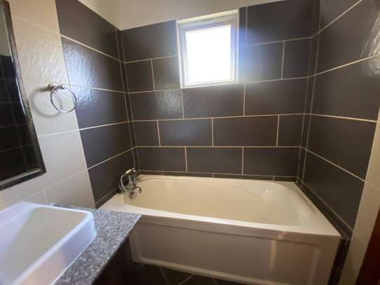 2 Bed Apartment with En Suite in Kilimani image 17