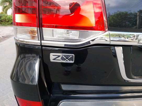 Toyota land cruiser V8 ZX 2016 black image 6
