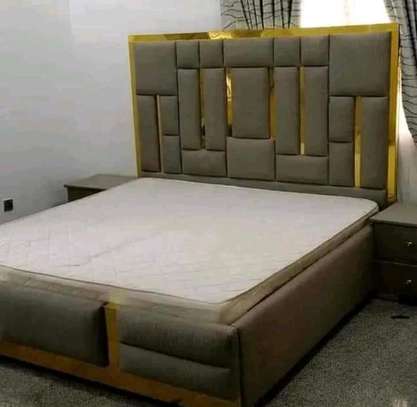 Executive King size bed image 3