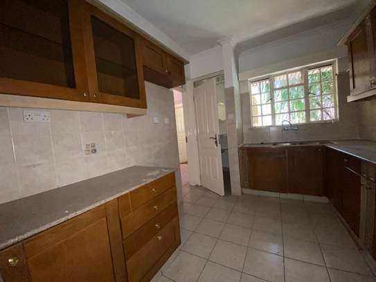 3 Bed Apartment with En Suite in Kilimani image 13