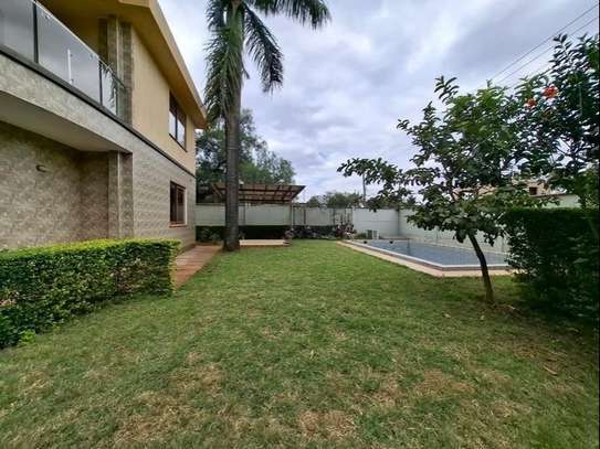 5 Bed Townhouse with En Suite in Lavington image 2