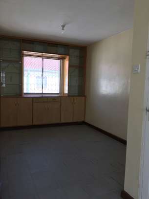 3 Bed Apartment with En Suite at Nyayo Estate Embakasi image 17