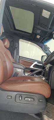 Toyota land Cruiser V8 Zx Sunroof White 2018 image 9