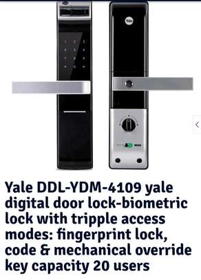Fingerprint lock (Yale) image 2