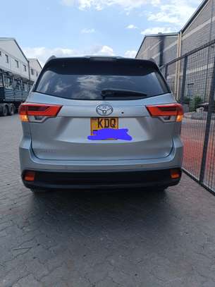 TOYOTA KLUGER FOR SALE image 4