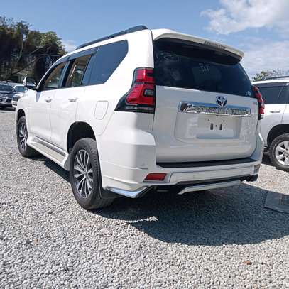 TOYOTA LAND CRUISER PRADO TXL. image 3