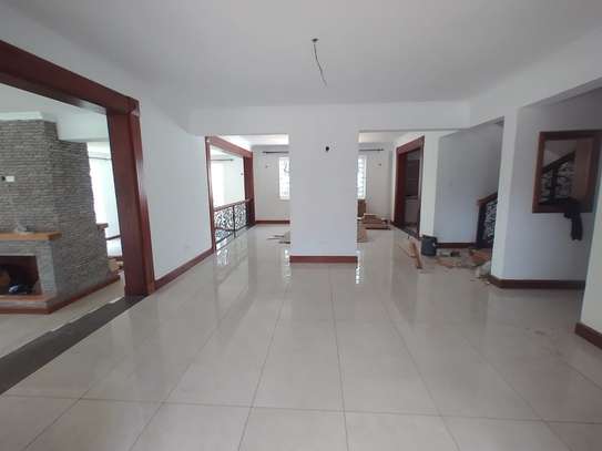 6 Bed Townhouse with En Suite in Rosslyn image 21