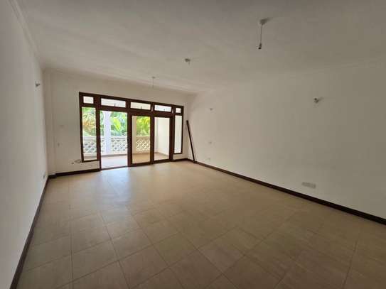 4 Bed Townhouse with En Suite in Nyali Area image 33