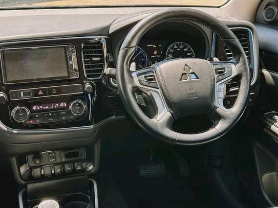 Mitsubishi outlander PHEV Gold 2018 image 5