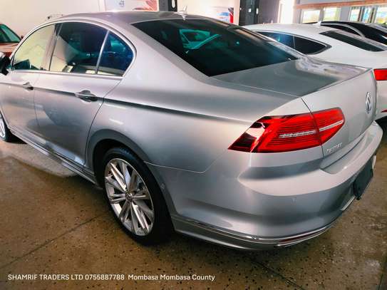 Volkswagen Passat R-Line 2000cc 2018 image 5