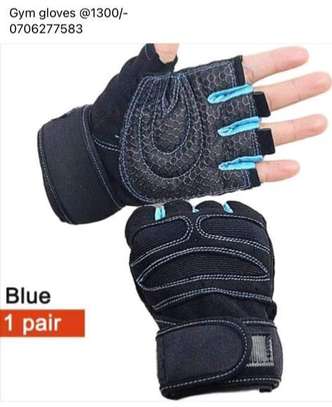 Weight lifting gloves image 1