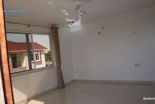 4 Bed Townhouse in Bamburi image 2