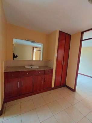 3 Bed Apartment with En Suite in Kilimani image 3