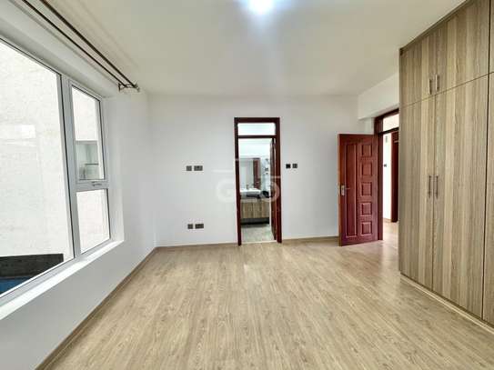 4 Bed Apartment with En Suite in Parklands image 1