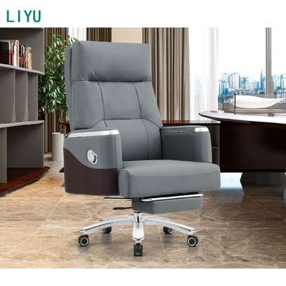 Executive Luxury Office Chair with Synthetic Leather image 6