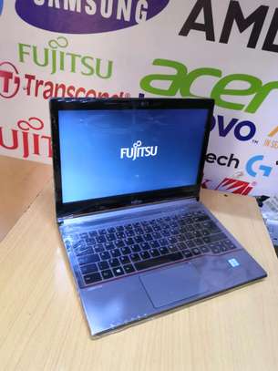 Fujitsu Lifebook E736 image 2